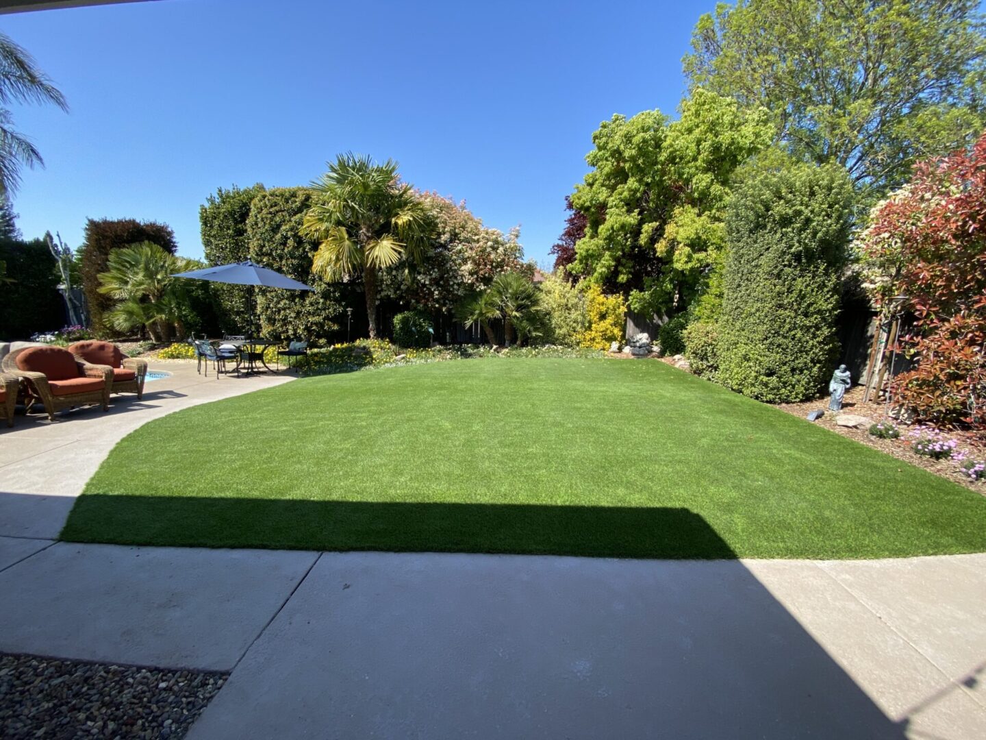 Artificial lawn with umbrella table and chairs, landscaping service by Guys Yard Design in Sonoma, CA